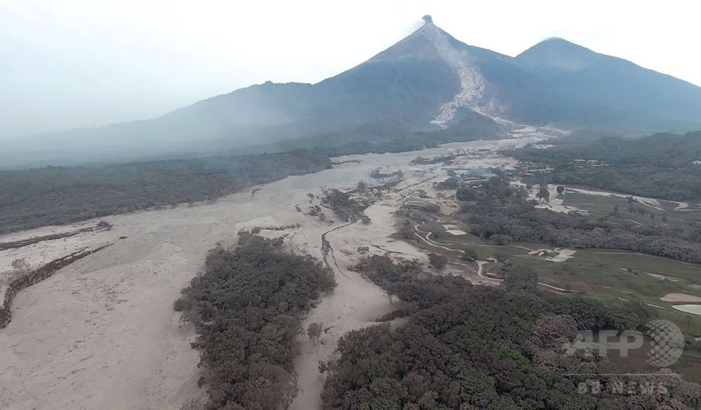 国際ニュース：AFPBB Newsグアテマラ・フエゴ山噴火による死者65人に 170万人に影響