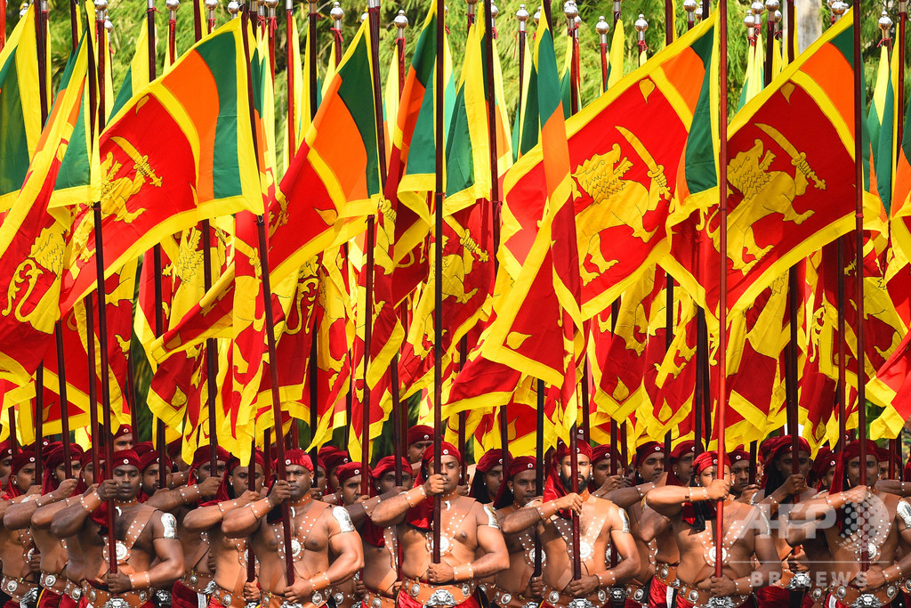 今日の1枚 伝統衣装と国旗の行進 スリランカ独立72周年 写真3枚 国際ニュース Afpbb News