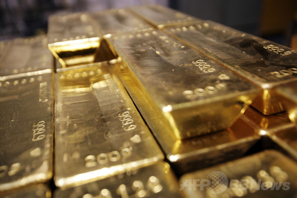 スイス中銀、金価格下落で巨額損失 初の無配に スイス中銀、金価格下落で巨額損失 初の無配に