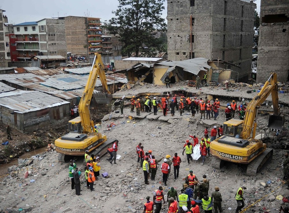 ケニア首都のビル崩壊から6日、4人を救出 死者は33人に 写真8枚 国際ニュース：AFPBB News
