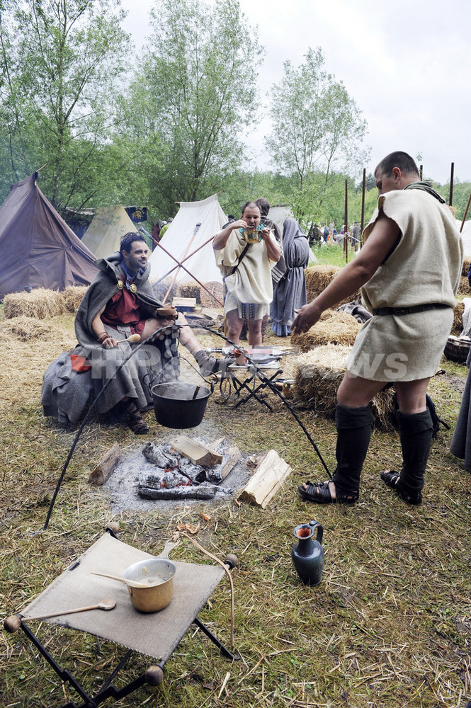 ローマ帝国とゲルマン民族の「トイトブルク森の戦い」を再現、ドイツ 写真13枚 国際ニュース：AFPBB News