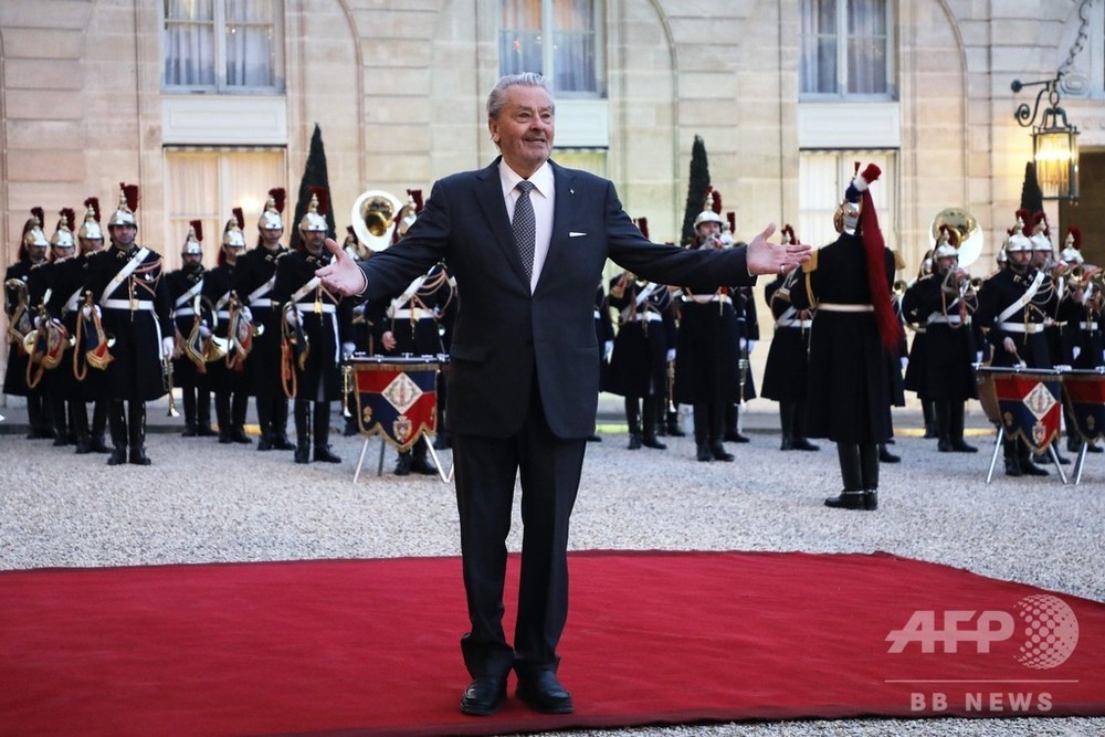 カンヌ映画祭、女性への暴力認めたA・ドロン氏に名誉賞授与へ 物議醸す 写真4枚 国際ニュース:AFPBB News