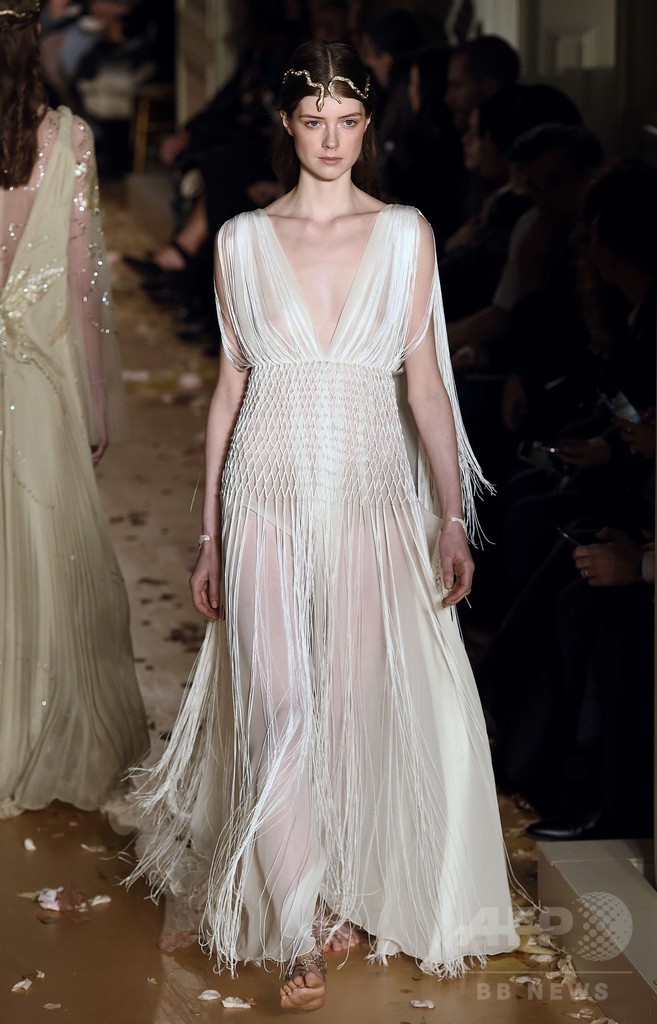 「ヴァレンティノ」16年春夏オートクチュール