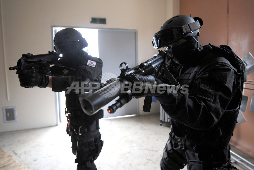 韓国海洋警察庁、特殊部隊の対テロ訓練を公開 写真8枚 ファッション ニュースならMODE PRESS powered by AFPBB News