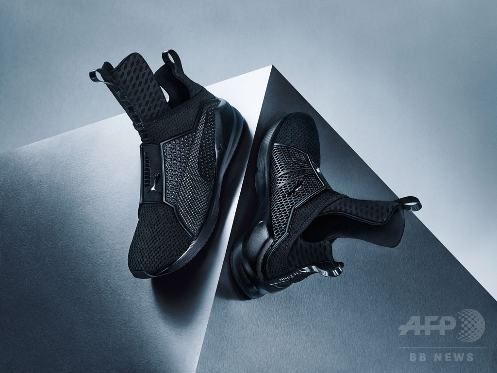 「プーマ バイ リアーナ」の新作スニーカー「フェンティ トレーナー」