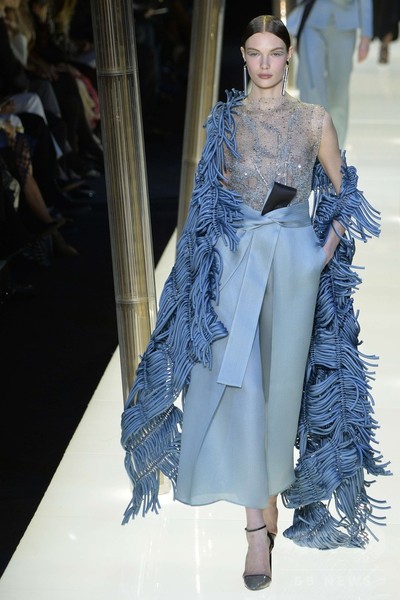 東洋のエッセンスを服やランウェイに、「ジョルジオ アルマーニ プリヴェ」15年春夏オートクチュール