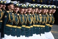 ロシア・モスクワの赤の広場で、77回目の第2次世界大戦対ドイツ戦勝記念日の軍事パレードに参加したロシア兵ら（2022年5月9日撮影）。(c)Kirill KUDRYAVTSEV / AFP
