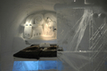 スウェーデン北部ユッカスヤルビ（Jukkasjaervi）の「アイスホテル（Icehotel）」の客室（2009年1月8日撮影）。(c)AFP/OLIVIER MORIN