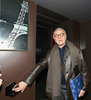 2007年12月21日、フランス・パリ（Paris）のエッフェル塔（Eiffel Tower）にレストラン「ジュール・ヴェルヌ（Jules Verne）」を新装オープンする前日、レストラン内のエレベーターを利用する有名シェフ、アラン・デュカス（Alain Ducasse）氏。(c)AFP/PATRICK HERTZOG
