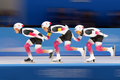 スピードスケート男子団体追い抜き決勝に臨む日本代表（2025年2月11日撮影）。(c)Xinhua News