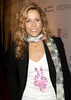 チャリティ・ブランド「オムニピース(OmniPeace)」のＴシャツを着用した歌手のシェリル・クロウ（Sheryl Crow）。(c) OmniPeace