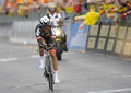 第92回ジロ・デ・イタリア（%%2009 Giro d&apos;Italia%%）第21ステージ（ローマ市街、14.4キロメートル個人タイムトライアル）。ラボバンク（%%Rabobank%%）のデニス・メンショフ（%%Denis Menchov%%、ロシア）が、首位と24秒差の19分06秒でステージを10位で終え、合計タイムを86時間03分11秒として総合優勝を果たした。写真は合計タイム86時間06分57秒で総合4位に入ったサーベロ・テストチーム（%%Cervelo Test Team%%）のカルロス・サストレ（%%Carlos Sastre%%）。（2009年5月31日撮影）(c)AFP/DAMIEN MEYER