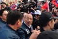 台湾の総統選に最大野党・国民党から出馬している韓国瑜氏（中央、2019年12月8日撮影、資料写真）。(c)Sam YEH / AFP