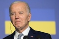 先進7か国（G7）首脳会議（サミット）の開催中、ウクライナのウォロディミル・ゼレンスキー大統領（画面外）と記者会見するジョー・バイデン米大統領（2024年6月13日撮影）。(c)Mandel NGAN / AFP