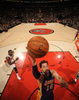 13-14NBA、トロント・ラプターズ（Toronto Raptors）対ロサンゼルス・レイカーズ（Los Angeles Lakers）。ダンクシュートを狙うロサンゼルス・レイカーズのパウ・ガソル（Pau Gasol、2014年1月19日撮影）。(c)AFP/Getty Images/NBAE/Ron Turenne