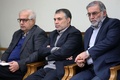 イランの首都テヘラン近郊で暗殺された核科学者モフセン・ファフリザデ氏（右）。イラン最高指導者の公式ウェブサイトより（2019年1月23日撮影、2020年11月27日取得）。(c)AFP PHOTO / HO / KHAMENEI.IR