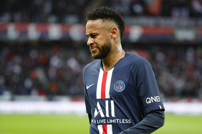 ネイマール不起訴へ、仏杯決勝でファン殴打