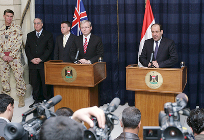 豪首相がバグダッドを電撃訪問、イラク駐留豪軍の来年6月撤退を表明