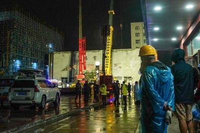 学校体育館の屋根崩落 11人死亡 中国