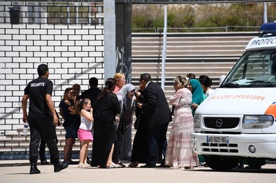 仏トラック突入、重体の子ども5人「予断許さない状態」