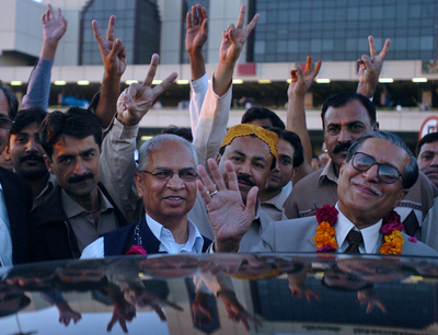 パキスタンの選挙戦、本格的にスタート