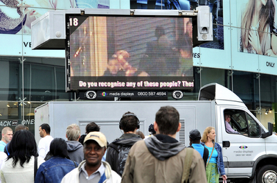 英首相、「壊れた社会」の修復に米スーパーコップ抜擢