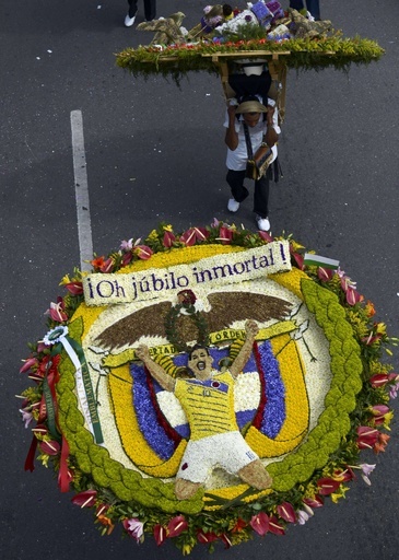 コロンビアの「英雄」も登場、シジェテロスのパレード