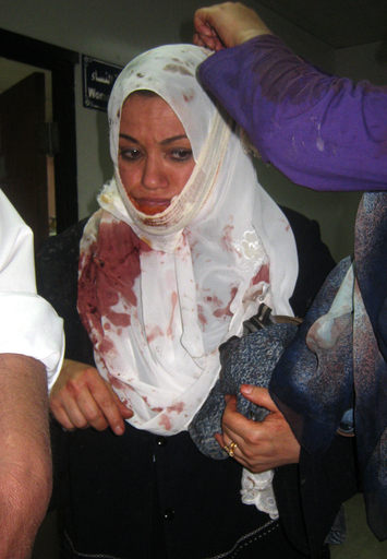 シーア派聖廟で自爆テロ、イラン人巡礼者含む55人死亡 イラク