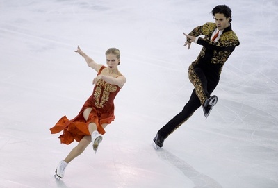 ウィーバー/ポジェ組がアイスダンス首位発進、GPファイナル