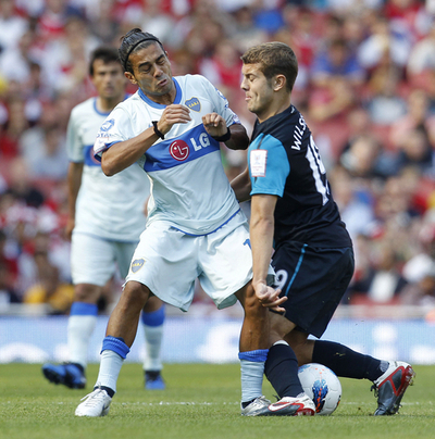 アーセナル ボカ・ジュニアーズと引き分ける、エミレーツカップ