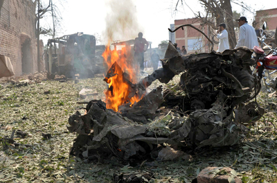 ペシャワルの警察建物で自爆攻撃、2日連続 パキスタン