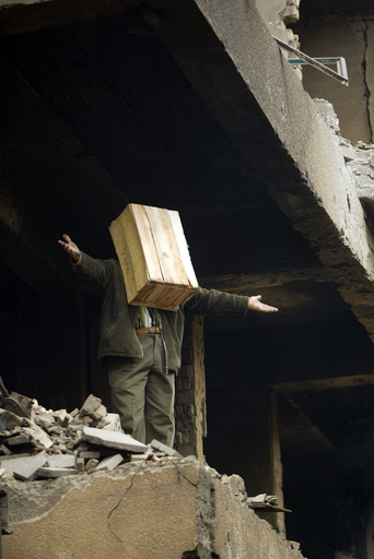 バグダッド、破壊された「文学の街」で詩人らが抵抗のパフォーマンス - イラク