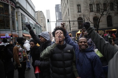 米シカゴ市、警察トップを免職 警官の黒人少年射殺めぐり批判