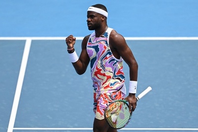 ティアフォー、全豪初戦突破も話題は「奇抜すぎるウエア」に集中