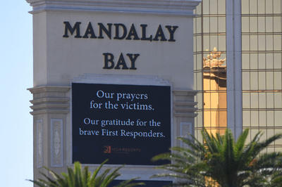 米ラスベガス、銃乱射事件にも屈しないカジノ客たち