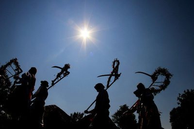 中世の農村が復活？チェコで伝統の収穫祭