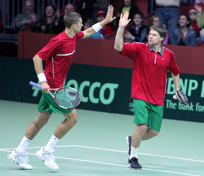 ＜男子テニス 07デビスカップ＞ベラルーシ ミルニー／ボルチコフ組が勝利し1勝目を挙げる - ベラルーシ