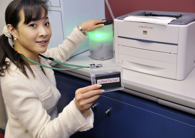 手で触れるだけで高速通信、NTTの新技術｢レッドタクトン｣