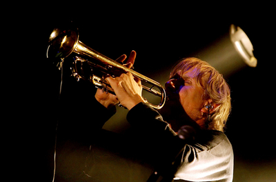 混乱の中、エリック・トラファズがコンサート開催 - レバノン