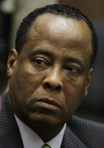 マイケル専属医裁判の陪審員が決まる、87人の候補から12人を選任