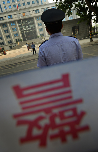 中国の元小学校教師、女児26人への性的虐待で死刑