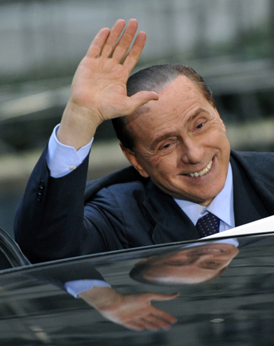 ベルルスコーニ首相また失言、独裁政権めぐる冗談にアルゼンチン抗議