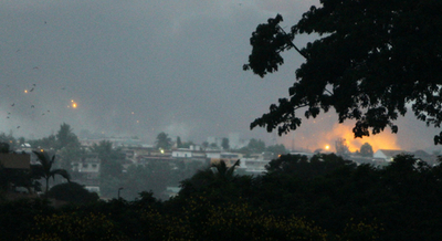 仏軍と国連部隊、バグボ氏拠点を空爆 コートジボワール