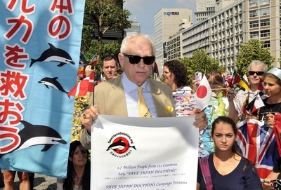「イルカ漁中止に圧力を」、オバマ米大統領に要請 『ザ・コーヴ』出演者ら