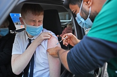 米国、オミクロン流行が収束か 英国は規制緩和