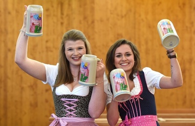 世界最大のビールの祭典、独オクトーバーフェスト 新ビアマグ公開