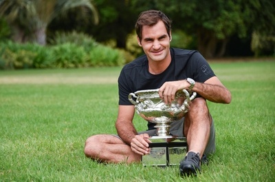 全豪OP優勝のフェデラー、メルボルン市内で写真撮影