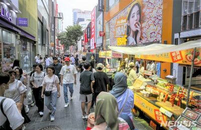 外国人観光客が帰ってきた…ソウル明洞、商圏回復