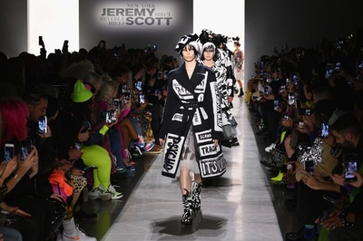 「ジェレミー・スコット」19/20年秋冬