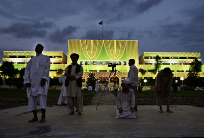 独立60周年を迎えたパキスタン、祝賀ムードは控えめ